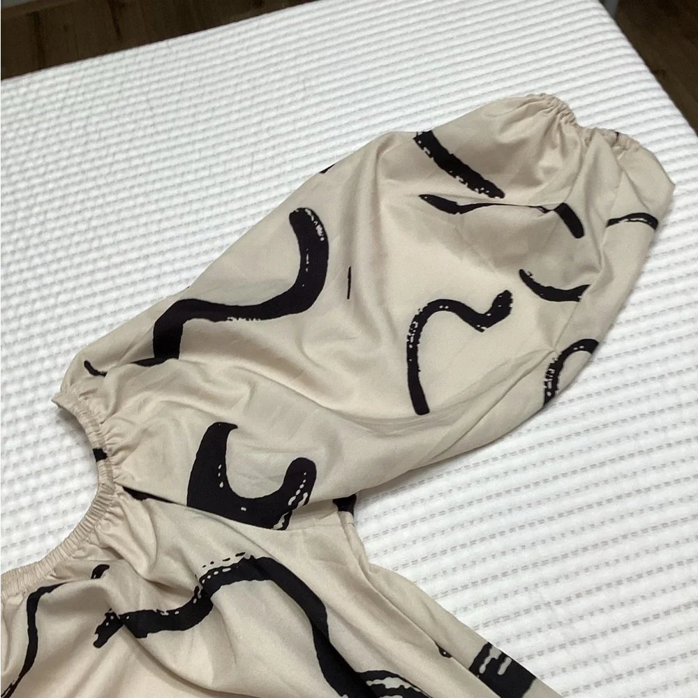 Elegant Cream and Black Women's Top - Picture 5 of 8